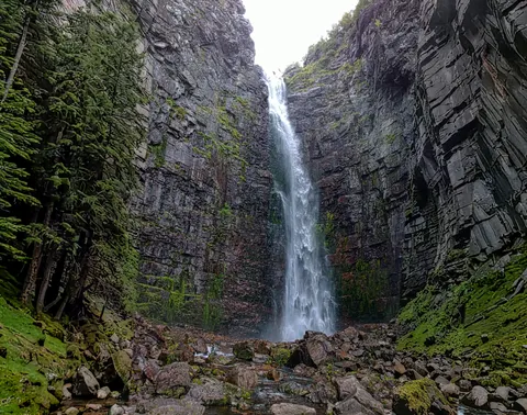 والپیپر آبشار صخره‌ای با کیفیت 4K · waterfall · 3840×3024