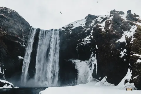 Uçurum Şelalesi 4K Duvar Kağıdı · waterfall · 3840×2560