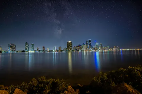 城市夜景天際線 4K桌布 · city · 3840×2560
