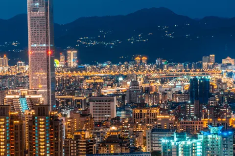 城市夜景天际线 4K壁纸 · city · 3840×2561