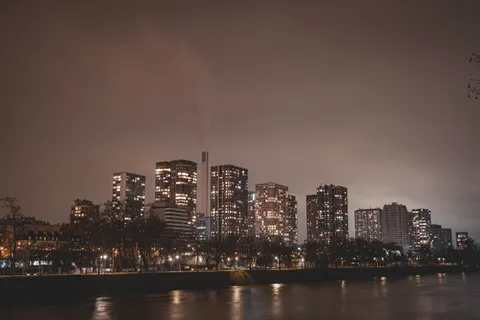 Fond d'écran Skyline nocturne 4K · city · 3840×2560