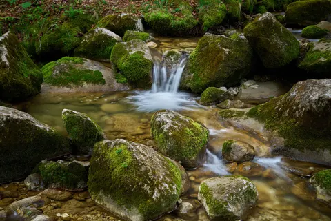 Papel de parede Cachoeira na Floresta 4K · waterfall · 3840×2560