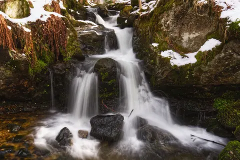 Forest Waterfall 4K Wallpaper · waterfall · 3840×2565