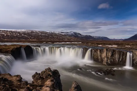 والپیپر آبشارهای ایسلند با کیفیت 4K · waterfall · 3840×2561