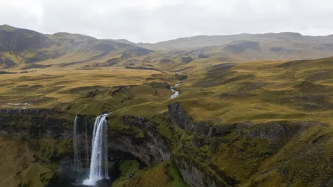 والپیپر آبشارهای ایسلند با کیفیت 4K · waterfall · 3840×2160