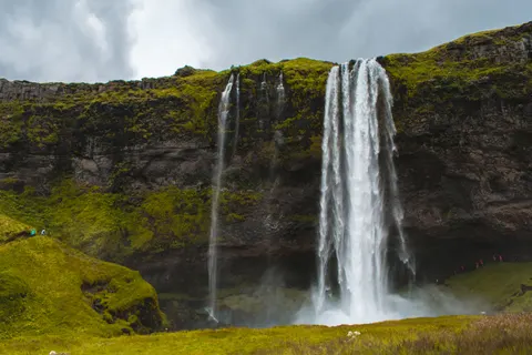 Iceland Falls 4K Wallpaper · waterfall · 3840×2560