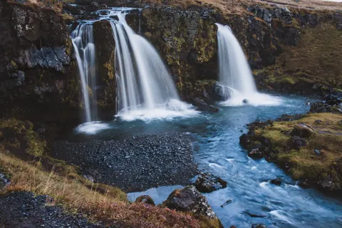 Iceland Falls 4K Wallpaper · waterfall · 3840×2560