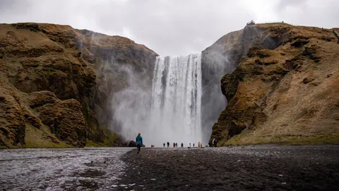 والپیپر آبشارهای ایسلند با کیفیت 4K · waterfall · 3840×2160
