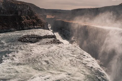 Iceland Falls 4K Wallpaper · waterfall · 3840×2560