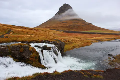 Iceland Falls 4K Wallpaper · waterfall · 3840×2560