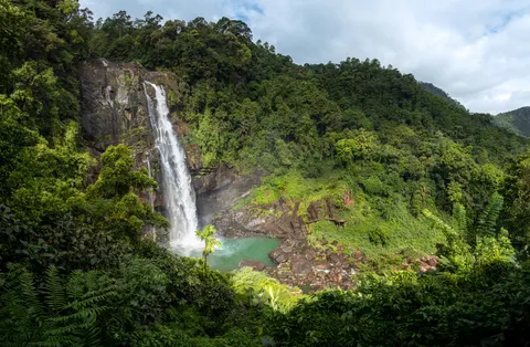 Jungle Waterfall 4K Wallpaper · waterfall · 3840×2511