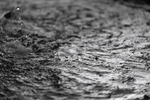 雨滴 4K壁纸 · nature · 3840×2560
