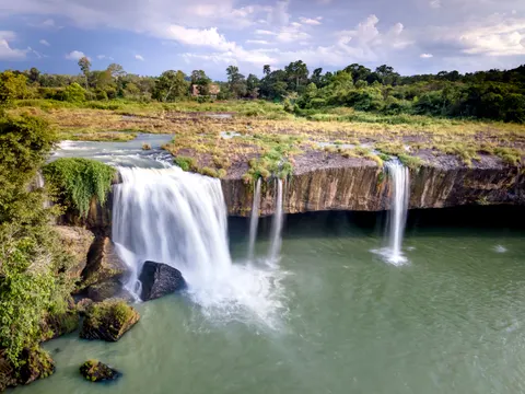 जंगल का झरना 4K वॉलपेपर · waterfall · 3840×2880
