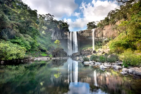 जंगल का झरना 4K वॉलपेपर · waterfall · 3840×2561