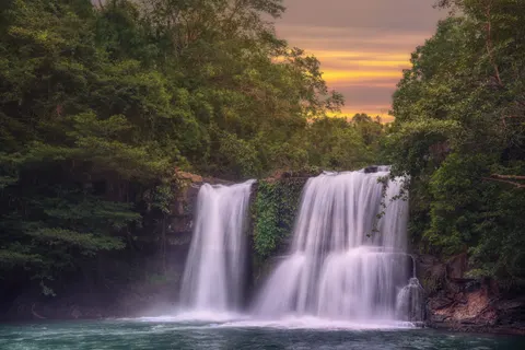 Jungle Waterfall 4K Wallpaper · waterfall · 3840×2563