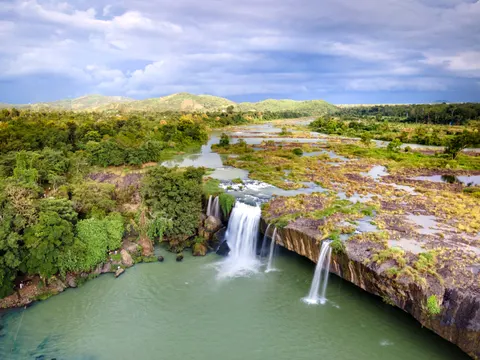 जंगल का झरना 4K वॉलपेपर · waterfall · 3840×2880