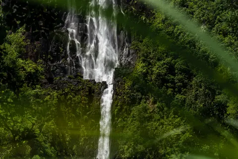 Jungle Waterfall 4K Wallpaper · waterfall · 3840×2561