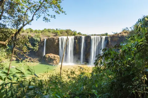 जंगल का झरना 4K वॉलपेपर · waterfall · 3840×2560