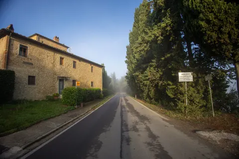 Fondo de pantalla Carretera con niebla 4K · nature · 3840×2560