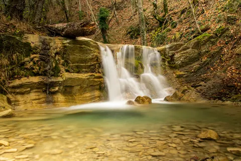 Silky Waterfall 4K Wallpaper · waterfall · 3840×2560