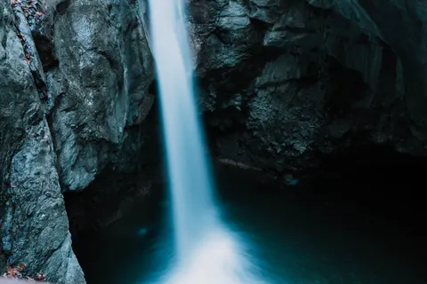 Silky Waterfall 4K Wallpaper · waterfall · 3840×2560
