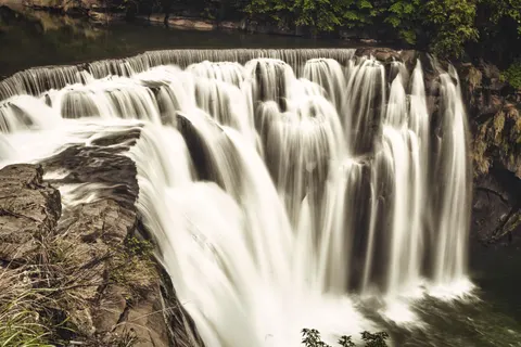 Silky Waterfall 4K Wallpaper · waterfall · 3840×2560
