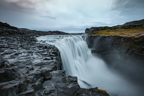 絲絹瀑布 4K桌布 · waterfall · 3840×2562