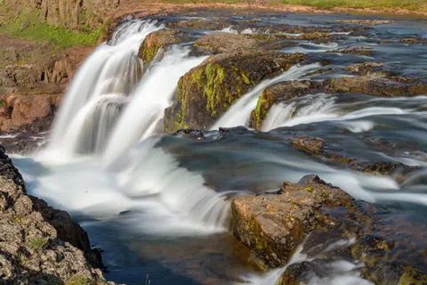 Silky Waterfall 4K Wallpaper · waterfall · 3840×2560