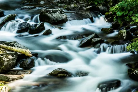 Zijdeachtige Waterval 4K-achtergrond · waterfall · 3840×2560