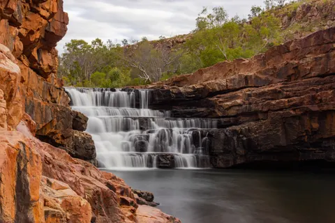 İpeksi Şelale 4K Duvar Kağıdı · waterfall · 3840×2561