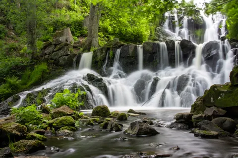 İpeksi Şelale 4K Duvar Kağıdı · waterfall · 3840×2560