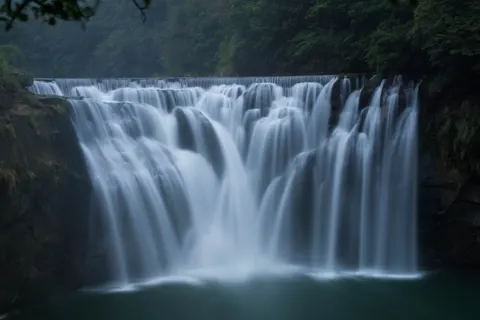 Silky Waterfall 4K Wallpaper · waterfall · 3840×2560