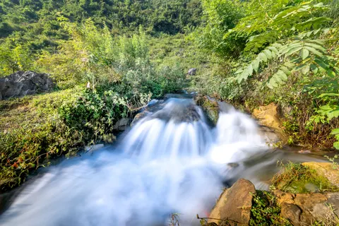 Silky Waterfall 4K Wallpaper · waterfall · 3840×2561