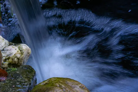 Silky Waterfall 4K Wallpaper · waterfall · 3840×2560