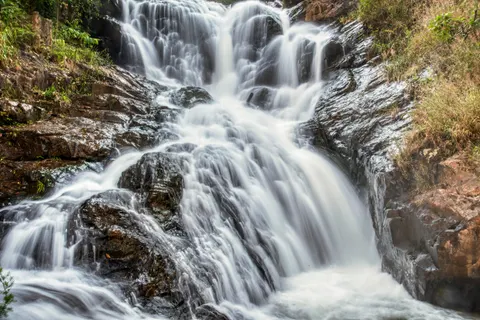 Silky Waterfall 4K Wallpaper · waterfall · 3840×2563