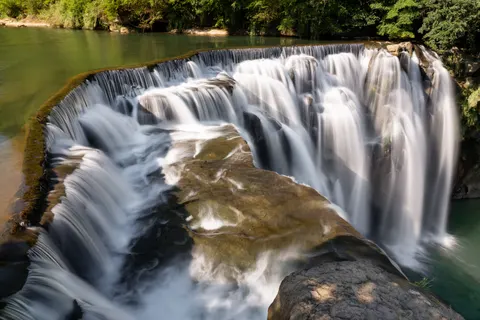 Silky Waterfall 4K Wallpaper · waterfall · 3840×2561
