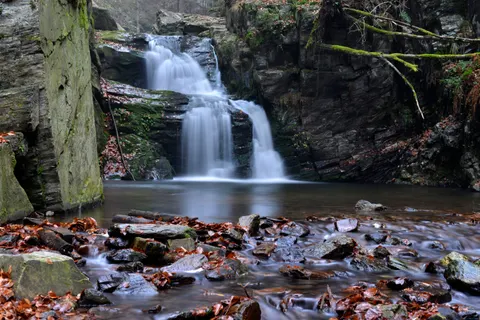 Silky Waterfall 4K Wallpaper · waterfall · 3840×2563