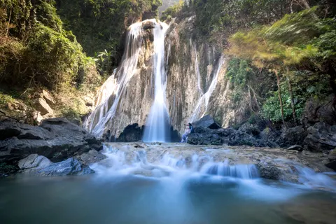 Silky Waterfall 4K Wallpaper · waterfall · 3840×2561