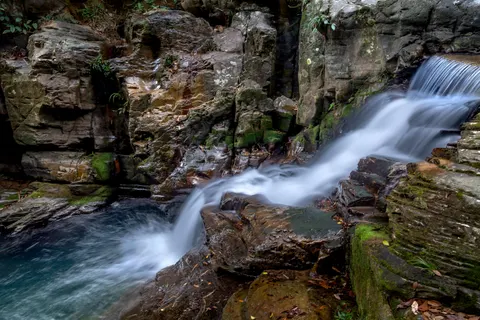 실크 폭포 4K 배경화면 · waterfall · 3840×2560