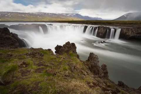 Silky Waterfall 4K Wallpaper · waterfall · 3840×2560