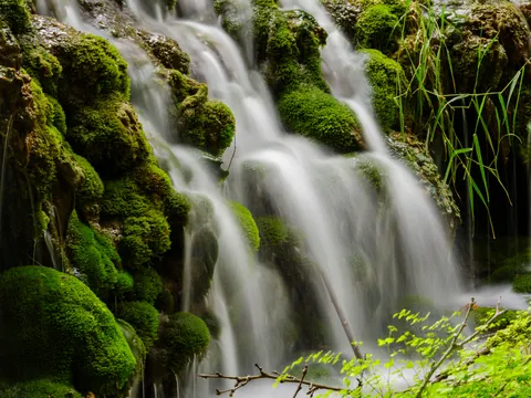 Silky Waterfall 4K Wallpaper · waterfall · 3840×2880