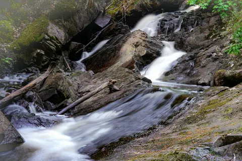 Silky Waterfall 4K Wallpaper · waterfall · 3840×2561