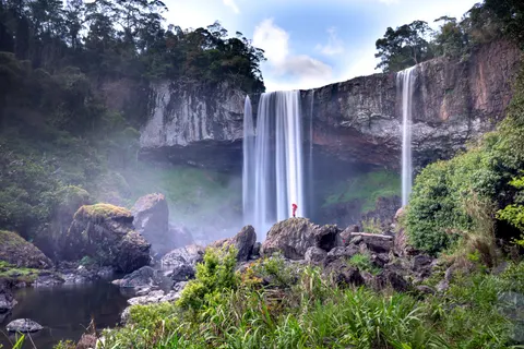 Wallpaper Air Terjun Tebing 4K · waterfall · 3840×2561