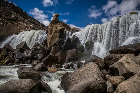 Papel de parede Cachoeira do Penhasco 4K · waterfall · 3840×2560