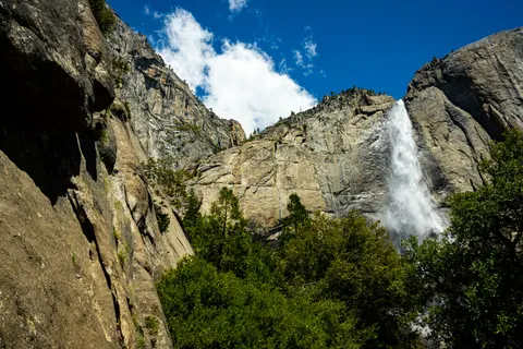 Uçurum Şelalesi 4K Duvar Kağıdı · waterfall · 3840×2560