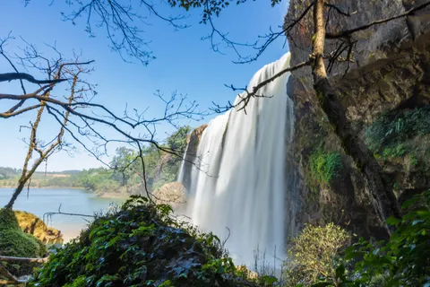 Klippenwasserfall 4K Hintergrundbild · waterfall · 3840×2560