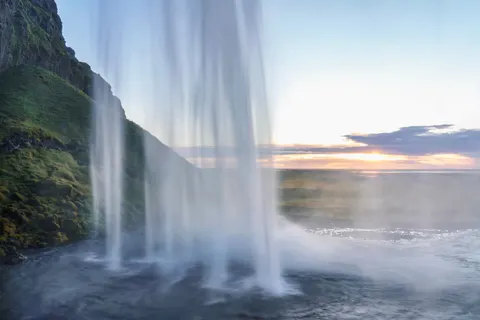 والپیپر آبشار صخره‌ای با کیفیت 4K · waterfall · 3840×2562