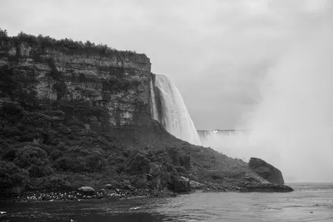 Cliff Waterfall 4K Wallpaper · waterfall · 3840×2560
