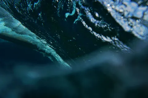 Fond d'écran Bleu profond 4K · underwater · 3840×2560