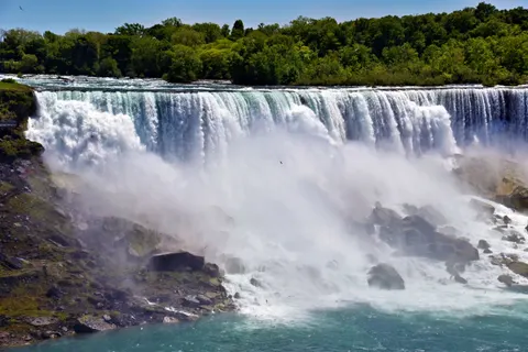 والپیپر آبشار صخره‌ای با کیفیت 4K · waterfall · 3840×2560